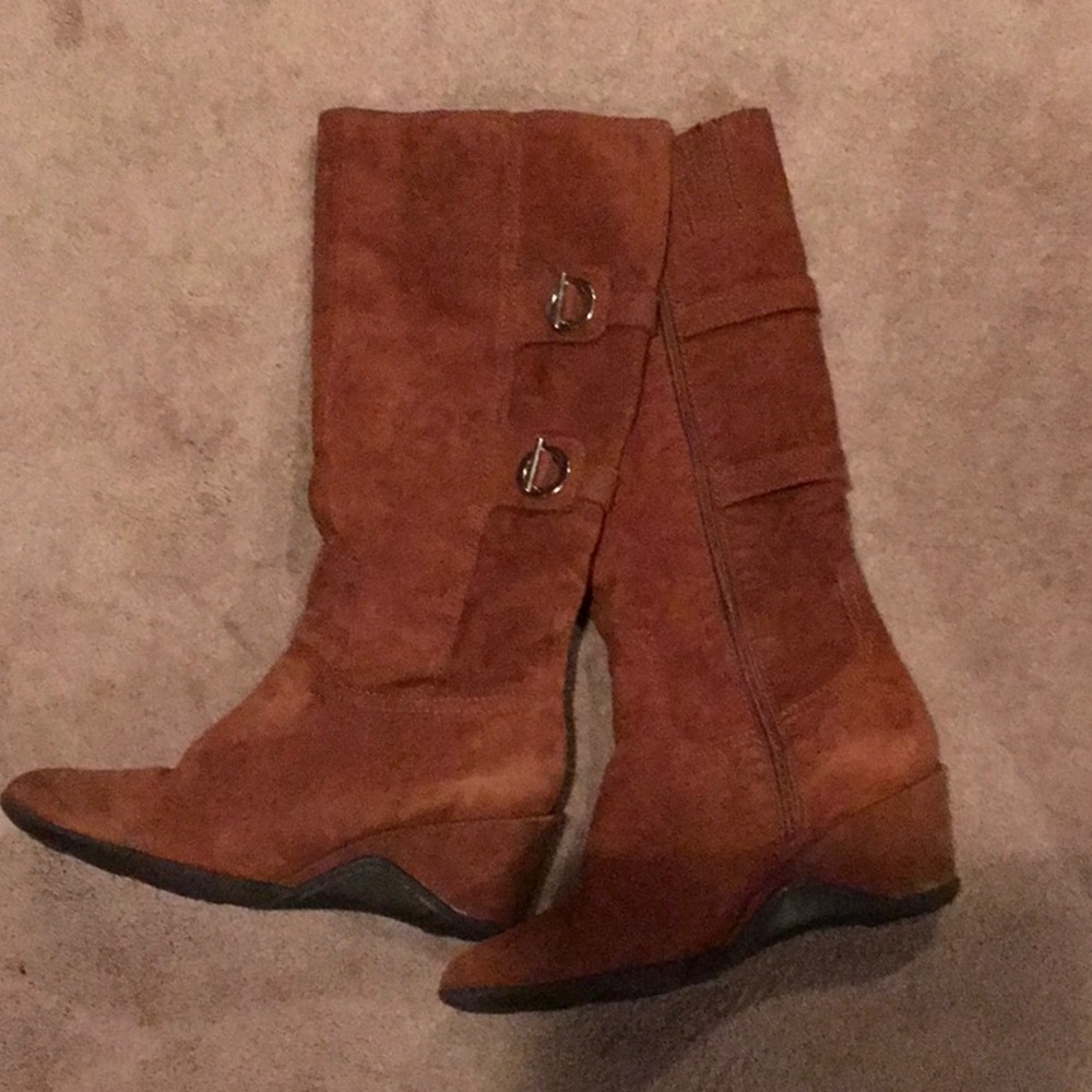 Antonio Melani suede boots